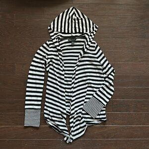 Hooded striped sweater 🦓